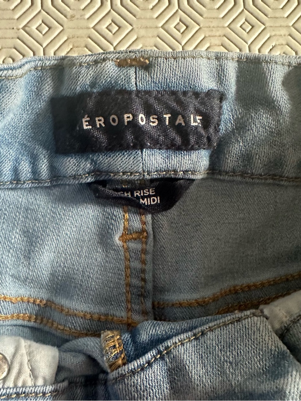 Aeropostale Light Wash Distressed Denim Shorts - Picture 3 of 4